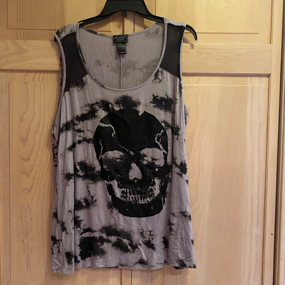 Hot Topic - Gray & Black Tie Dye shirt with black sparkle skeleton skull